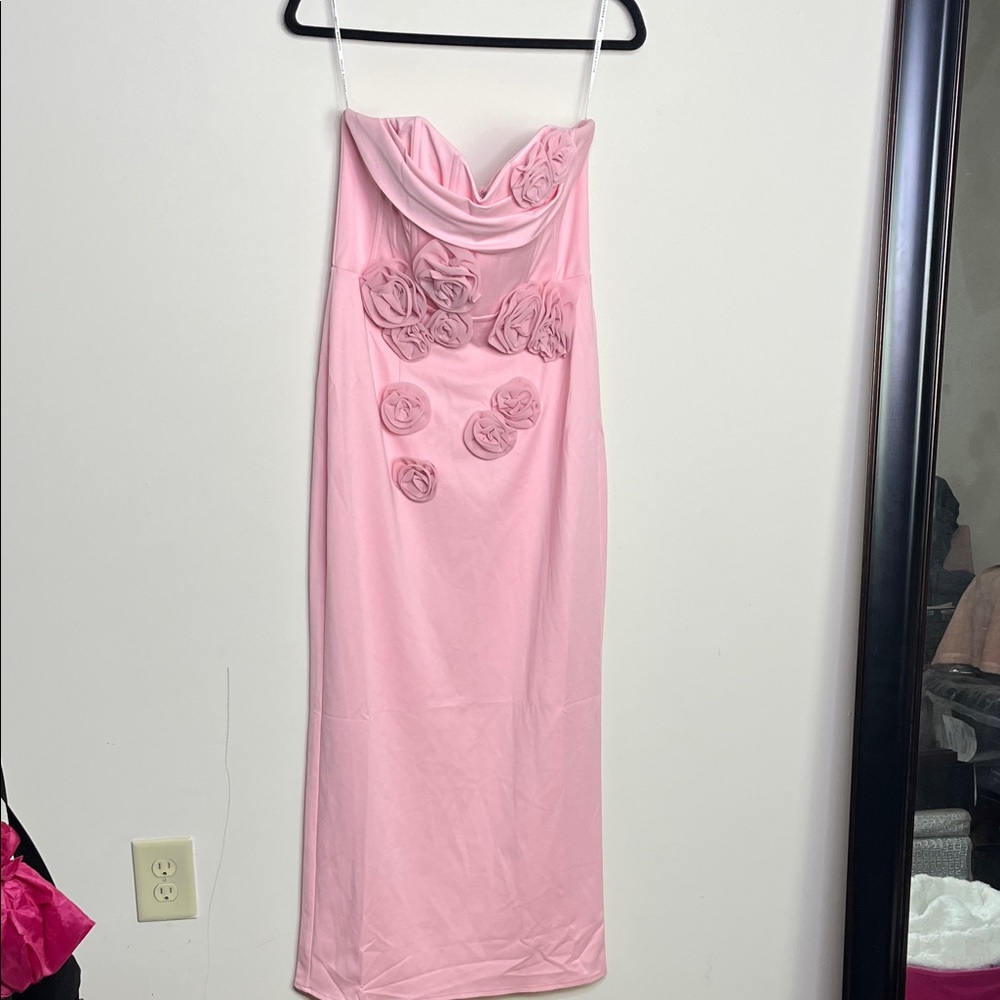 Chic Strapless Pink Dress with Floral Details